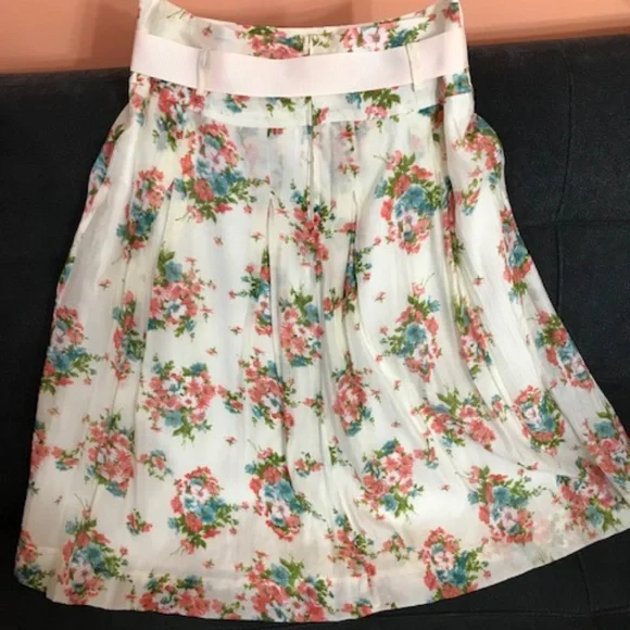 Delicate Flared Skirt - Picture 9 of 16